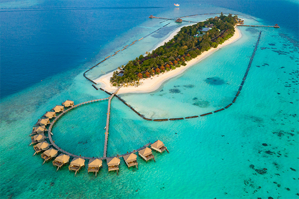 Komandoo Island Resort Malediven klein aber fein Flitterwochen Lhaviyani Atoll